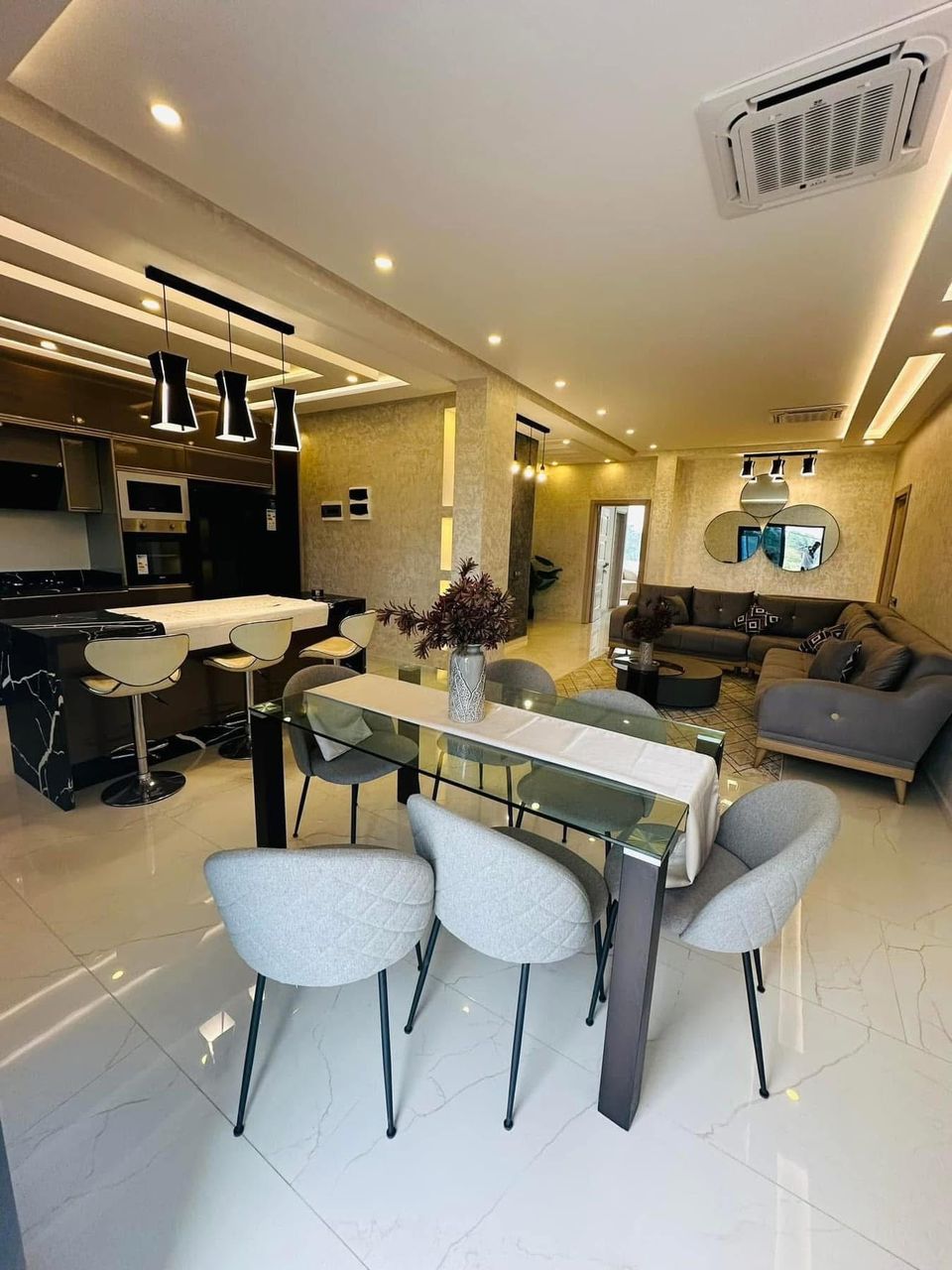 Abidjan, Plateau, Hotel Tiama